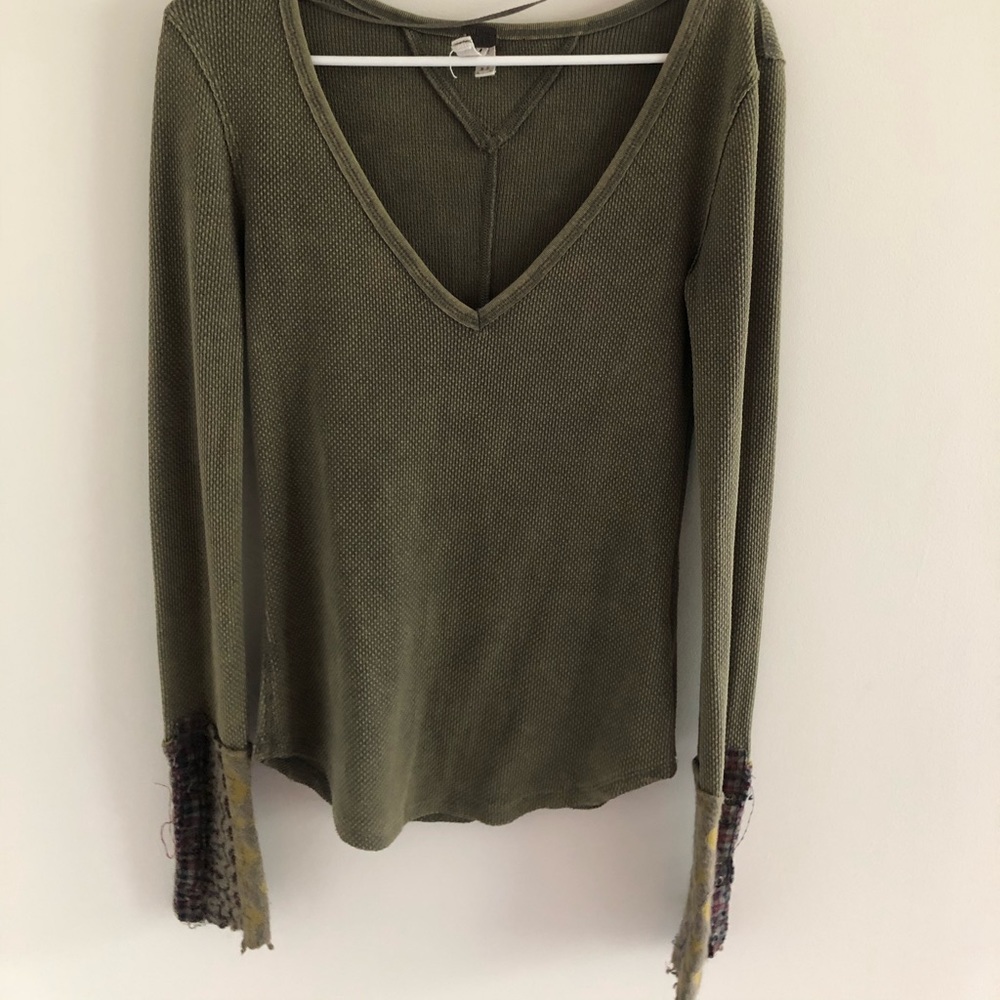 Long sleeved shirt with sweater sleeves